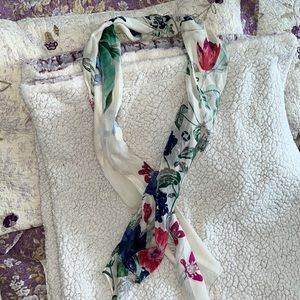 Chase floral soft scarf